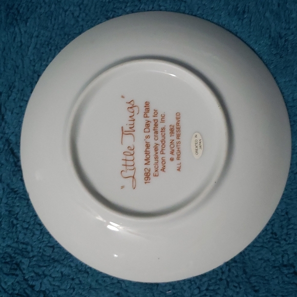 Avon collection plates Mother's Day  1981, 82, 83 and 1984 - Picture 9 of 10